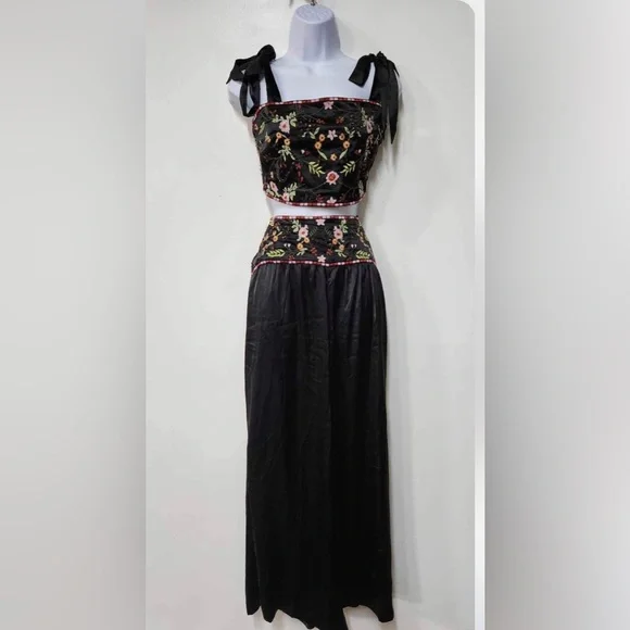Free People Ensemble Petra Black Satin Pant Crop Top Set Embroidered Size 2